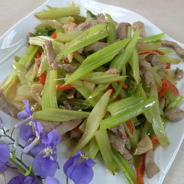 香芹炒肉丝