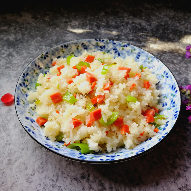 青椒火腿肠炒饭