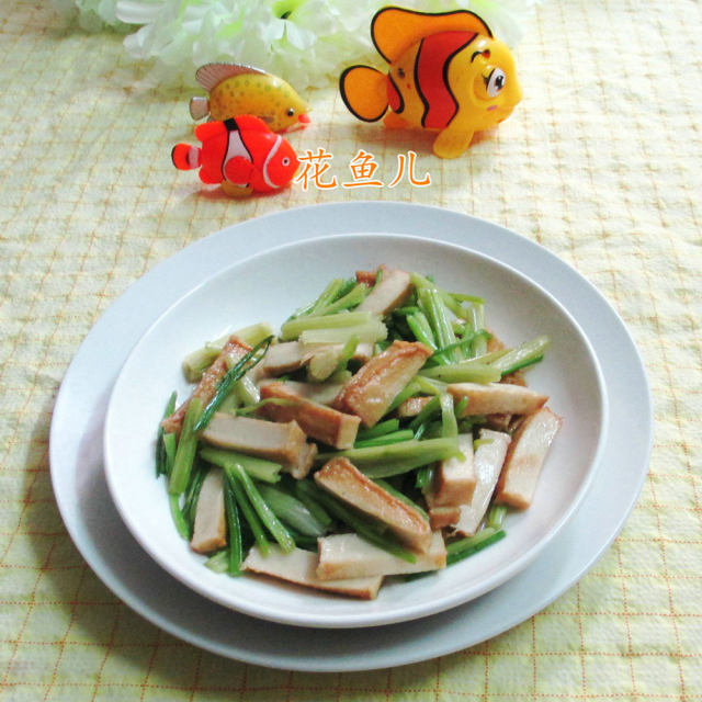 鱼豆腐炒芹菜