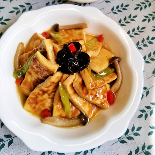 蟹味菇炖虎皮豆腐