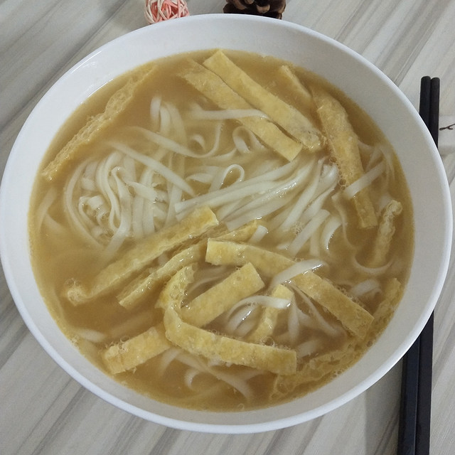 油豆腐煮面