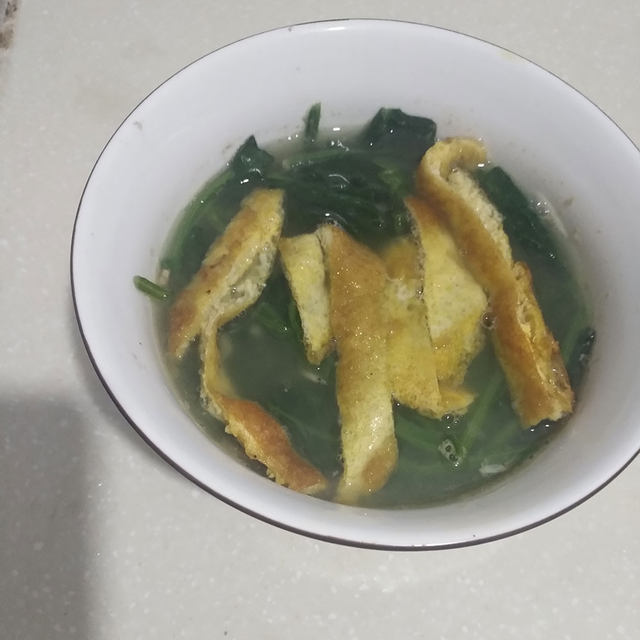 鸡蛋虾皮菠菜汤