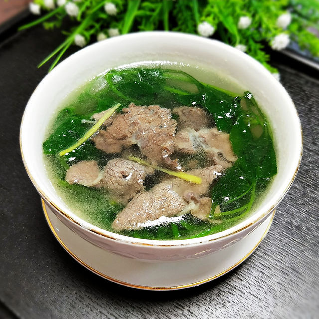 牛肉氽红背菜汤