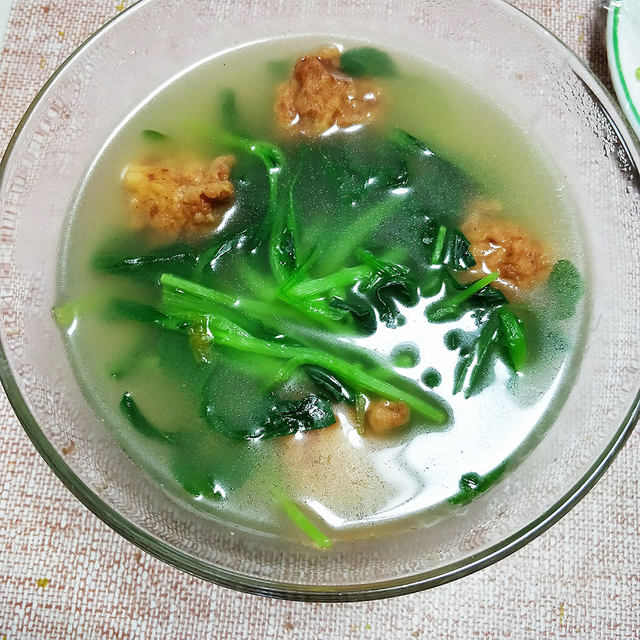 鸡毛菜肉丸汤