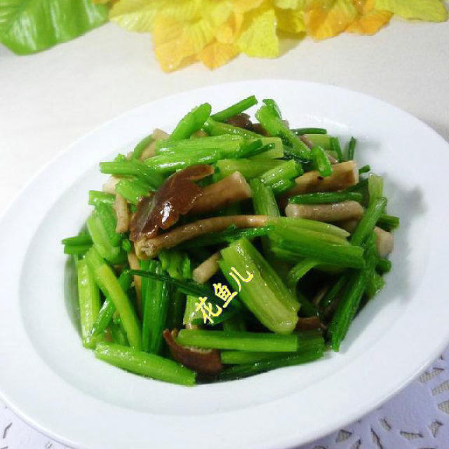 茶树菇炒芹菜
