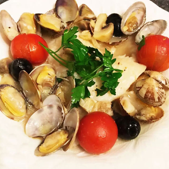 番茄鳕鱼蛤蜊烩蘑菇