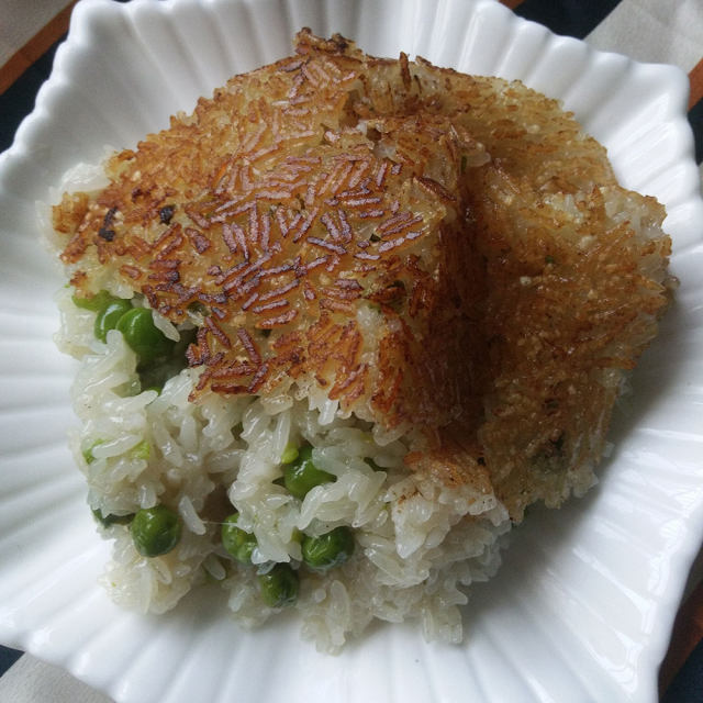 豌豆糯米锅巴饭