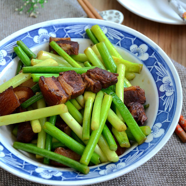 蒜苔烧肉