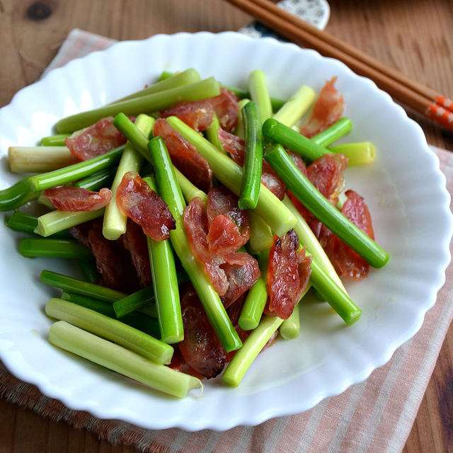 蒜苔炒腊肠