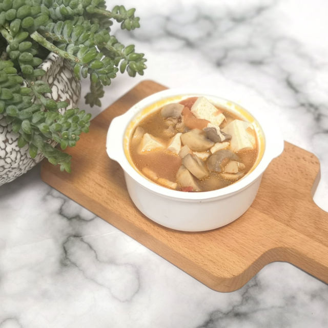 白蘑菇豆腐汤