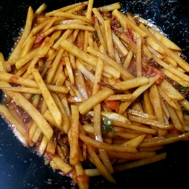 西红柿土豆炒肉丝