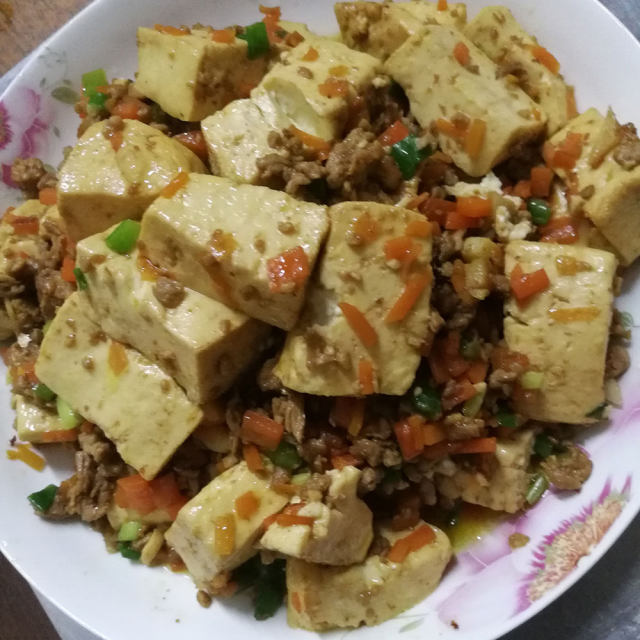 肉末胡萝卜丁焖豆腐