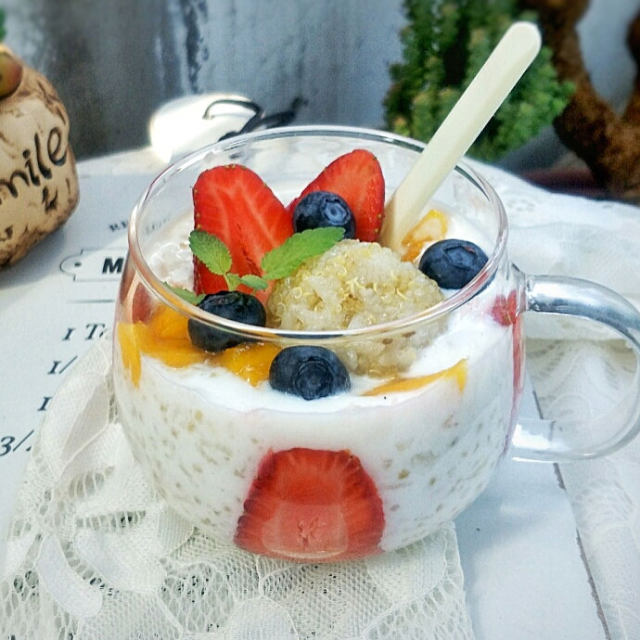 藜麦酸奶水果杯