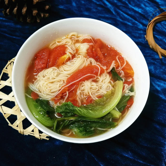 番茄生菜索面汤