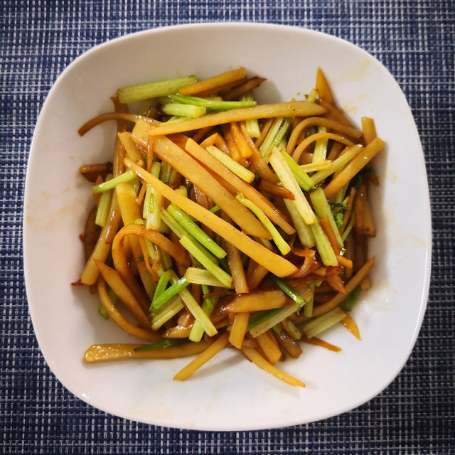 懒人餐——芹菜炒土豆