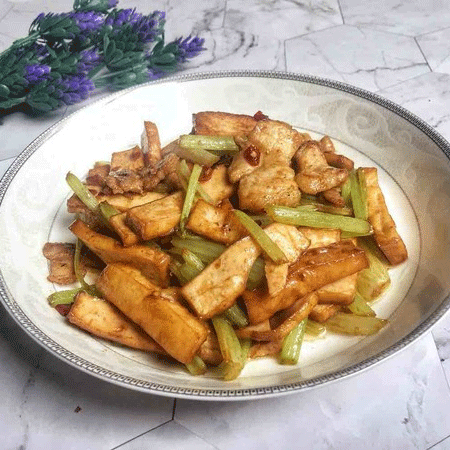 芹菜香干炒肉