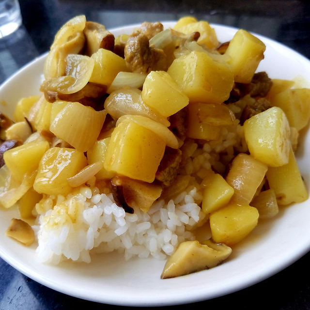 “懒人餐”香菇牛肉咖喱饭