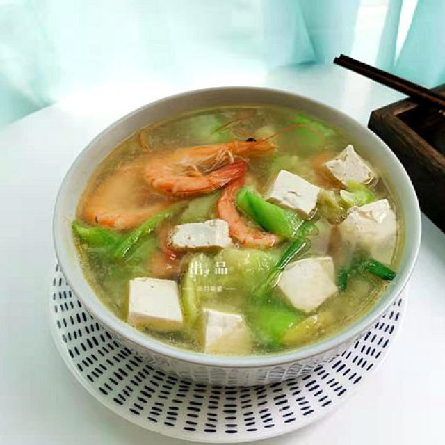鲜虾丝瓜豆腐汤