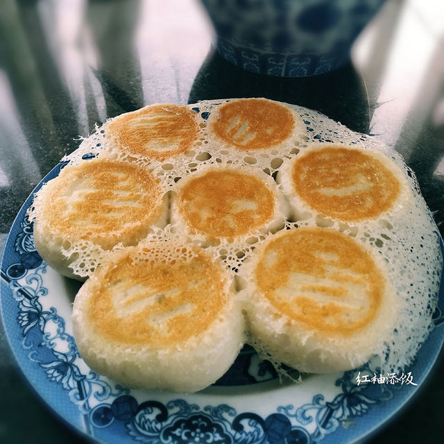 带冰花的油煎包