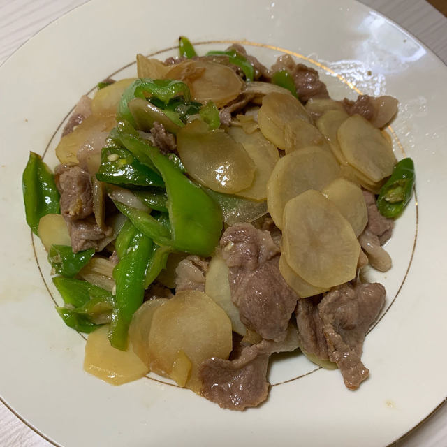 青椒土豆片炒肉