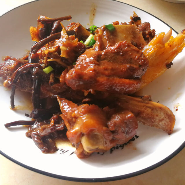 茶树菇焖鸭肉