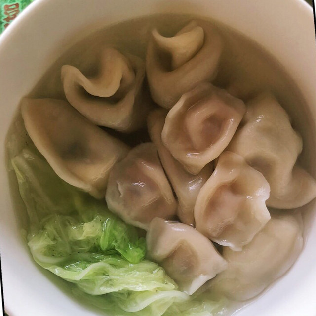 大小饺子配菜叶