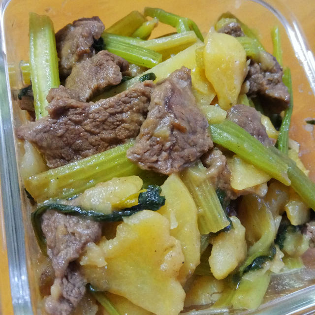 土豆芹菜炒牛肉