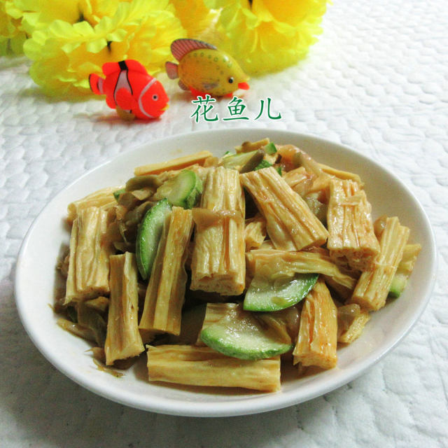 榨菜丝西葫芦炒腐竹