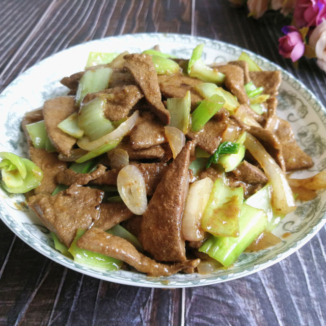 洋葱青菜炒猪肝