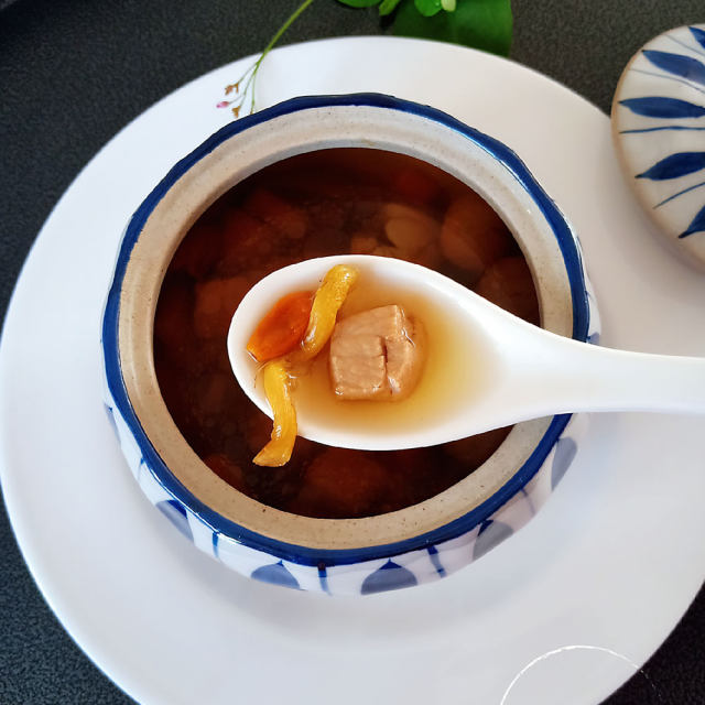 石斛花旗参炖瘦肉汤