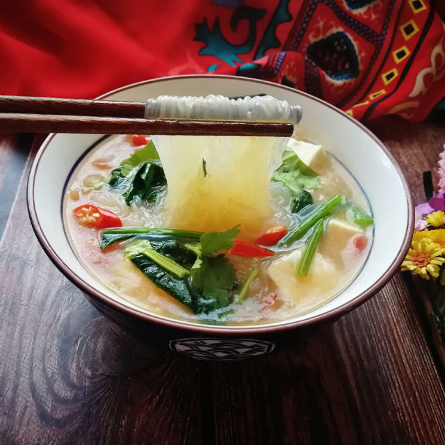 菠菜豆腐粉丝汤