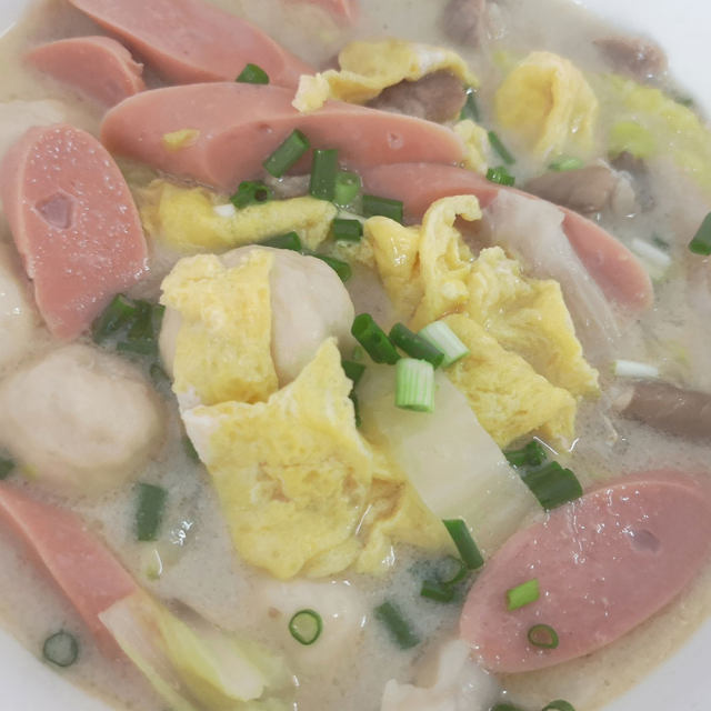 花式精致简餐：五鲜汤+粗粮米饭