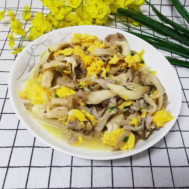 平菇炒鸡蛋