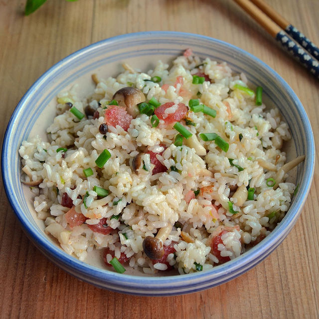 菌菇腊肠炒饭