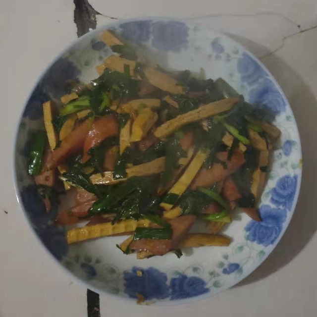 韭菜炒豆干玉米肠