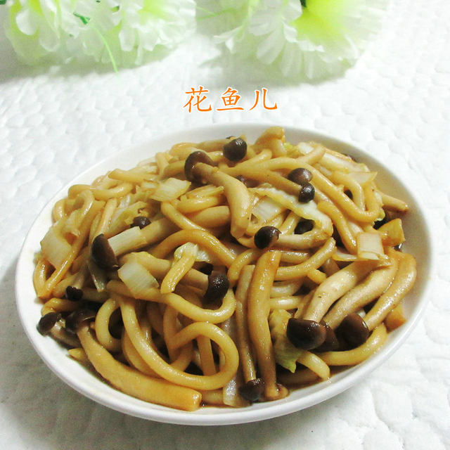 蟹味菇大白菜炒乌冬面