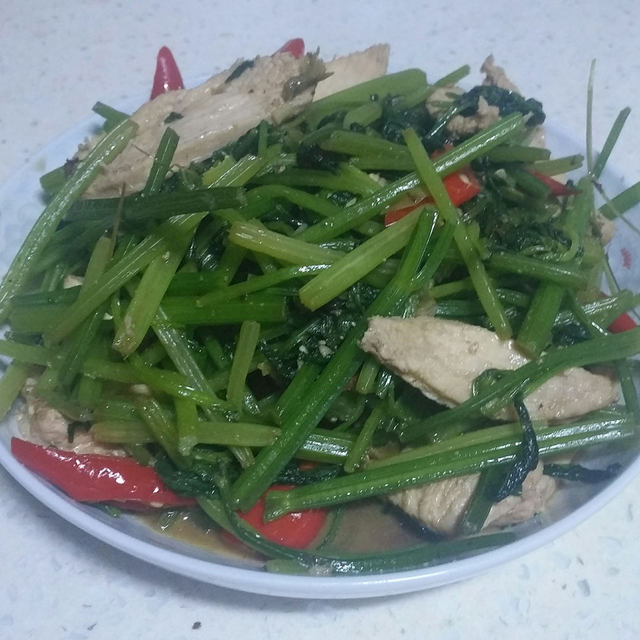 芹菜炒鸡胸肉