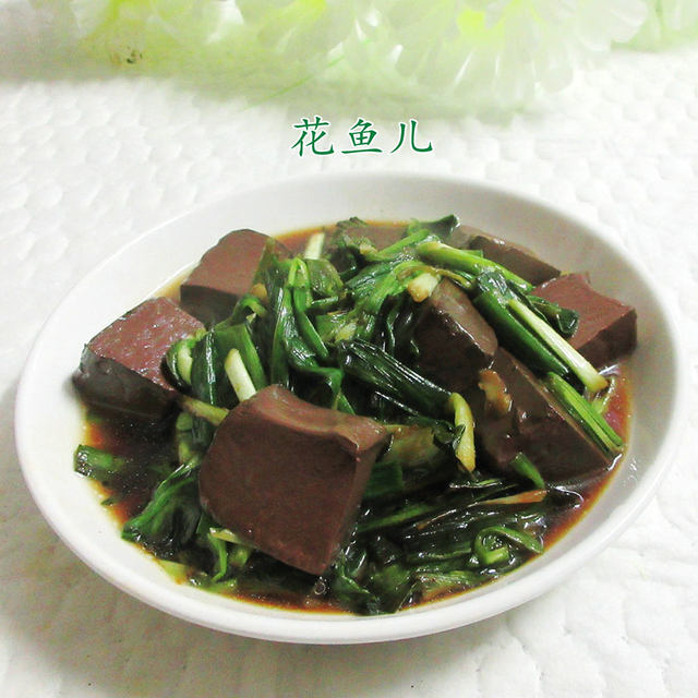 大蒜炒鸭血