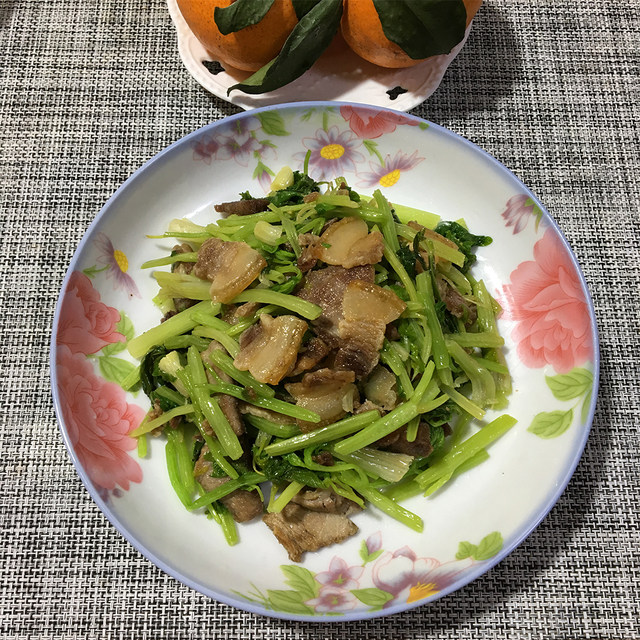 肉片炒香芹