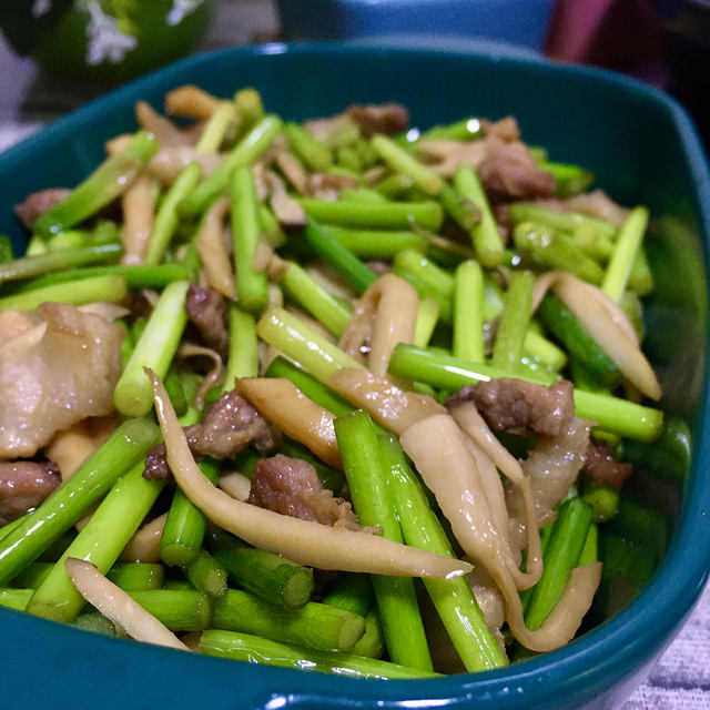 蒜苔炒杏鲍菇