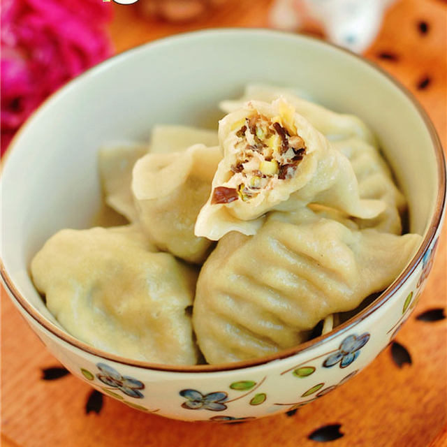 Pork, garlic, yellow fungus filling dumplings