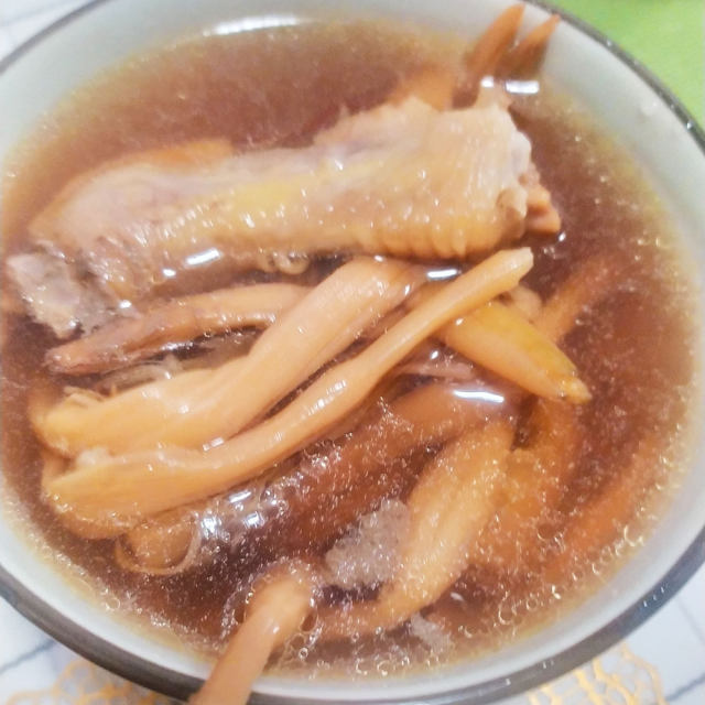 鸭骨黄花菜汤