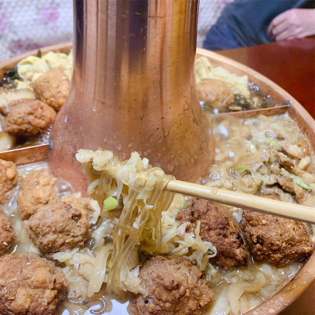 传统酸菜火锅