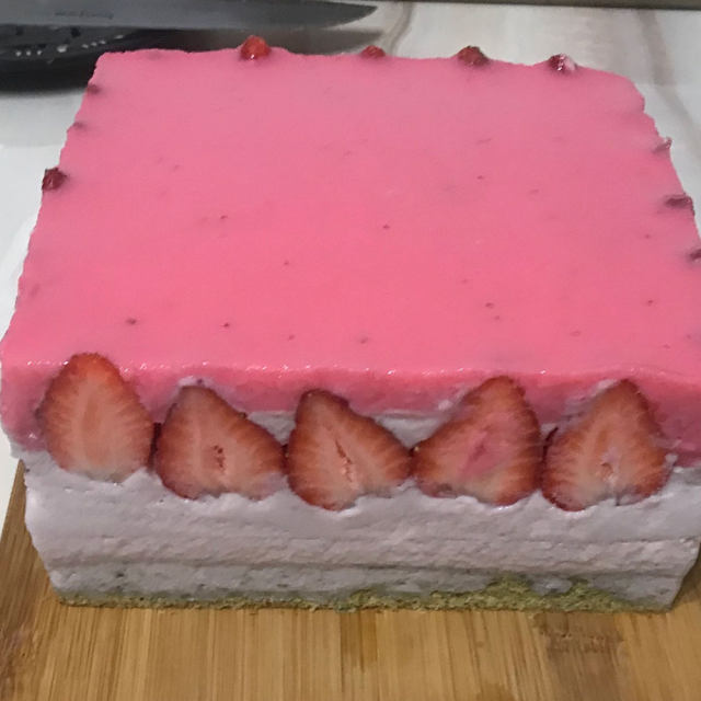 抹茶草莓慕斯蛋糕