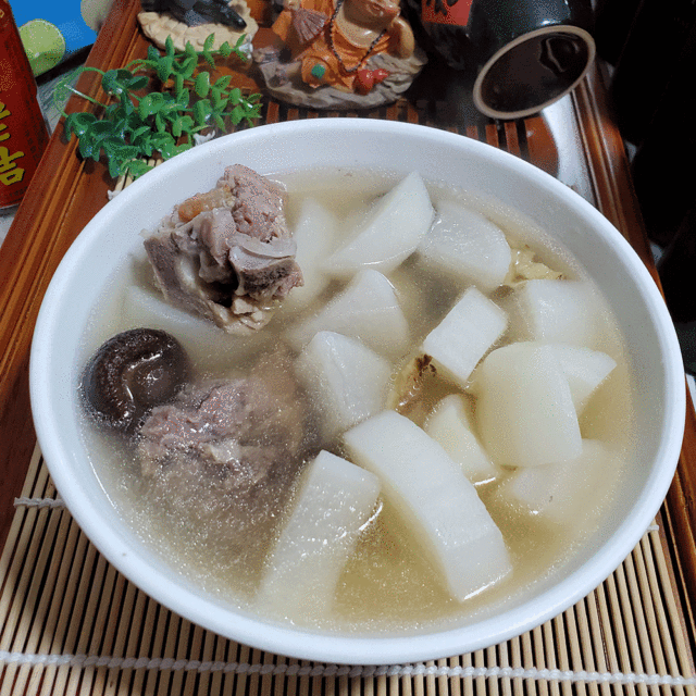 猪骨香菇萝卜汤