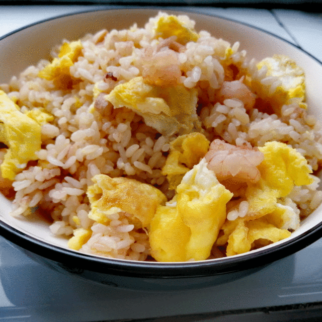 鸡蛋海鲜炒饭