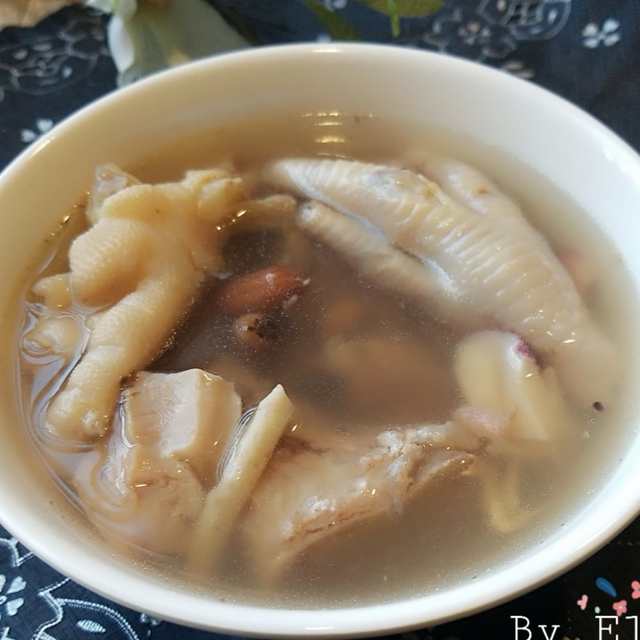 花生黄豆鸡爪汤