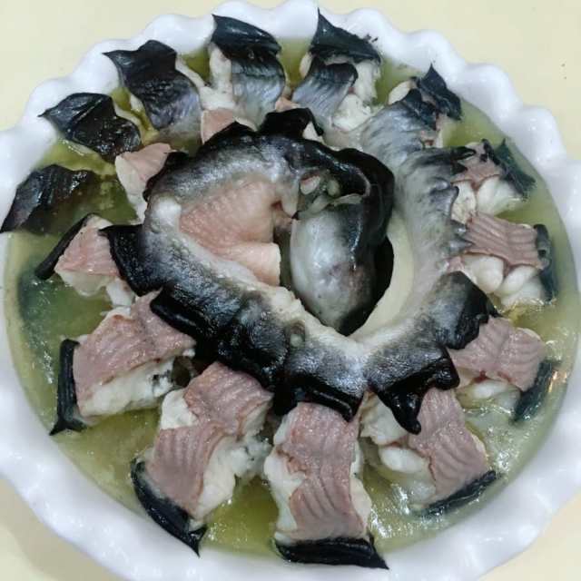 酸菜咸梅蒸鳗鱼