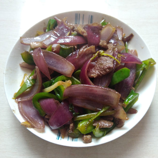 洋葱菜椒炒牛肉