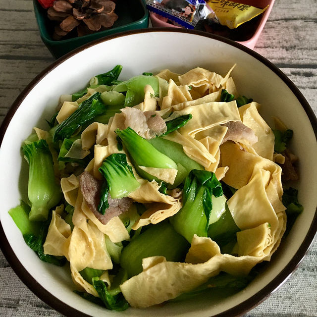 油菜炒豆皮